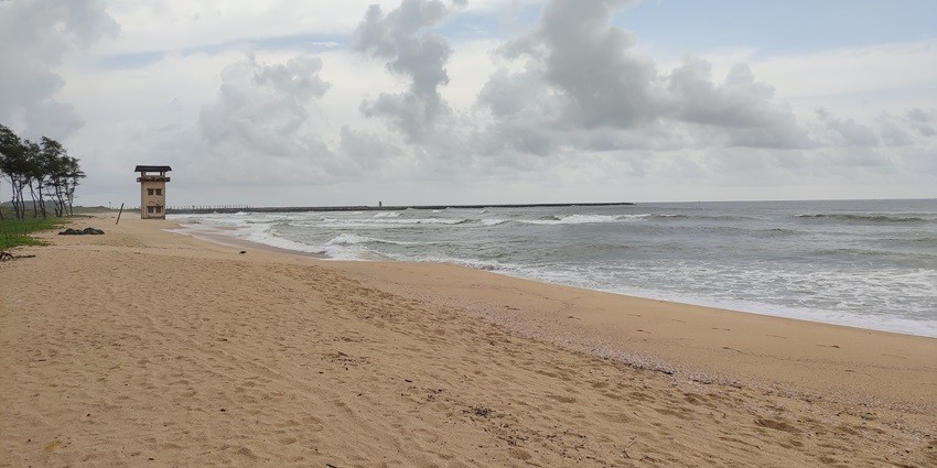 The Panambur is among the famous beaches in Mangalore with golden dunes and clear sky.