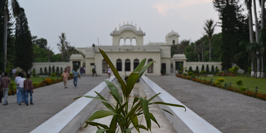 Panchkula is a town with popular eateries offering mouth-watering food to visitors.