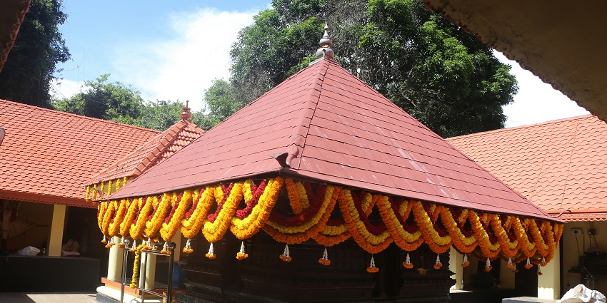 Pandalam Ayyappa Temple is one of the most significant temples in Pathanamthitta for all.