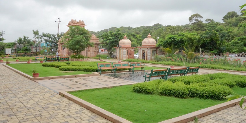 Pandit Nehru Botanical Gardens, among the Places to visit in Chikhaldara, has vibrant flowers.