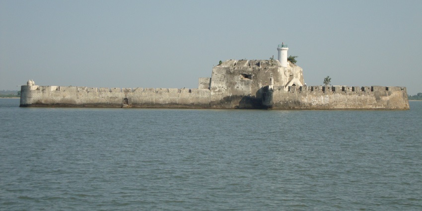 Pani Kotha, also known as Fortim-do-Mar, is an architecture situated amidst the waters.