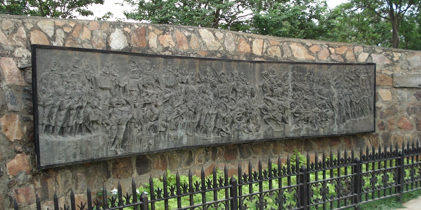 A historic city known for its battlefields, ancient monuments, and museums showcasing artifacts from pivotal wars.
