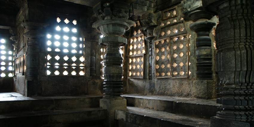 Snapshot from the inside of the beautiful Panj Mandir and its intertwined architecture on walls
