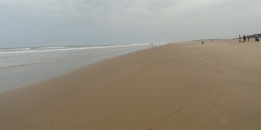 Paradeep Beach is one of those spots to enjoy solitude and witness sunset.