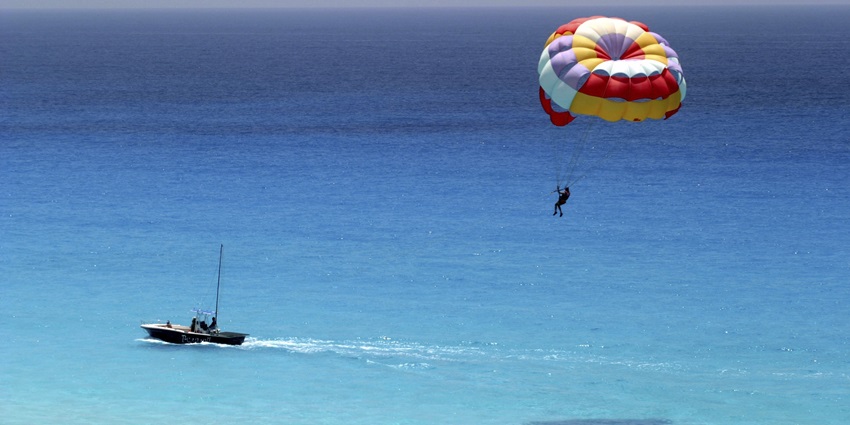 Parasailing is for those who love adventures on the peak for a sudden adrenaline rush.