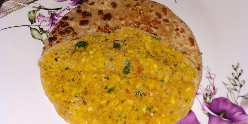 Paratha in Moolchand Paratha Wala is an excellent option for late night street food in Delhi.