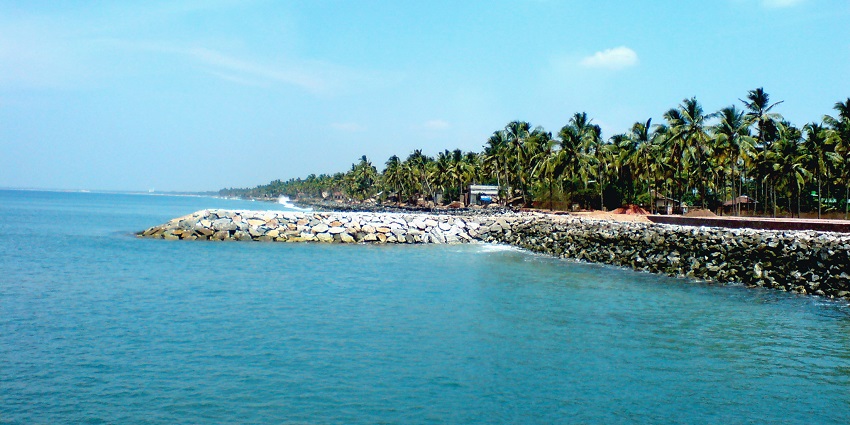 Paravur Backwaters is a sheltered waterbody that has breathtaking views and is an ideal place