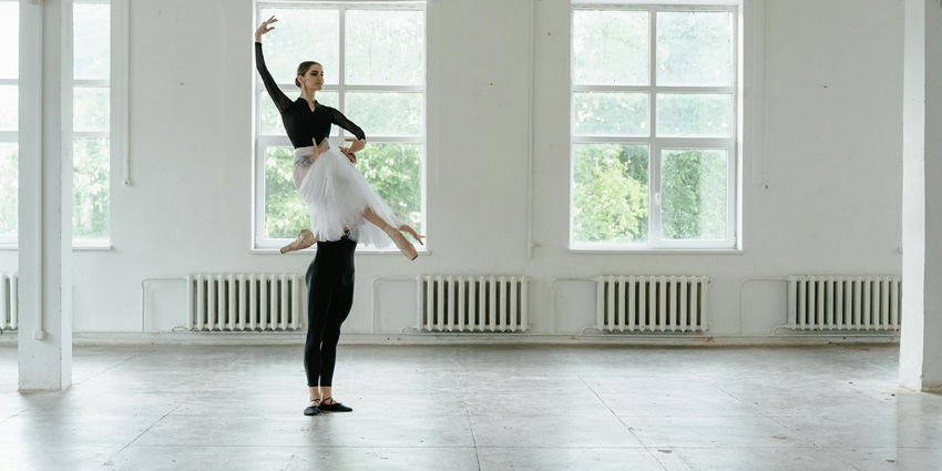 Participate in dance or art workshops for a great experience of the art and culture of Goa.