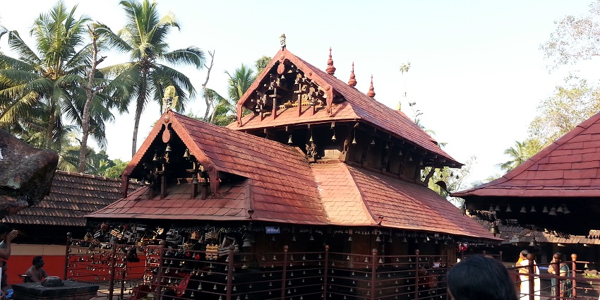 Parumala Valiya Panayannarkavu Devi Temple is one of the best temples in Pathanamthitta.