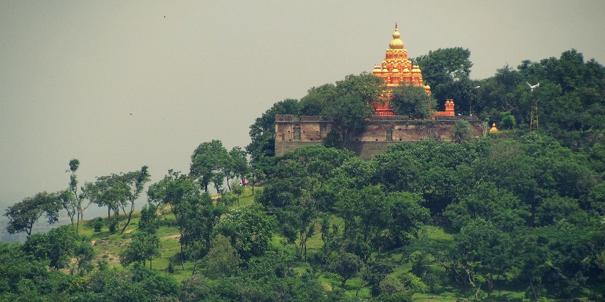 Parvati Hill is home to a revered temple, one of the top places to visit near Viman Nagar.