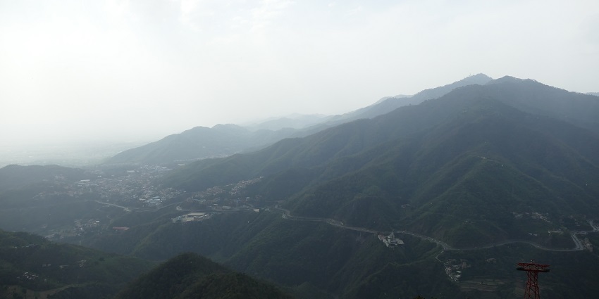 A panoramic view from the Sivalik hills towards Parwanoo and Kalka, showcasing lush landscapes.