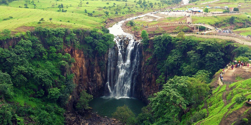 The majestic Patalpani Waterfall, a top-rated natural attraction