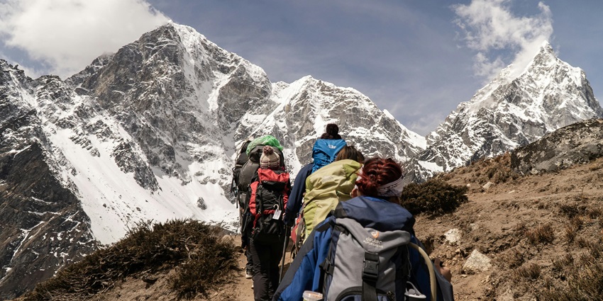Ascend the Patalsu Peak for a spectacular view while trekking in Manali, Himachal Pradesh