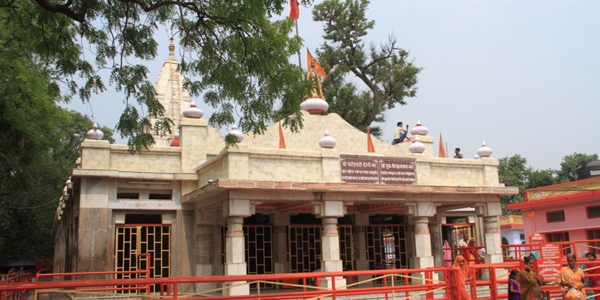 It is one of the most revered and oldest shrines with a striking red and white facade.