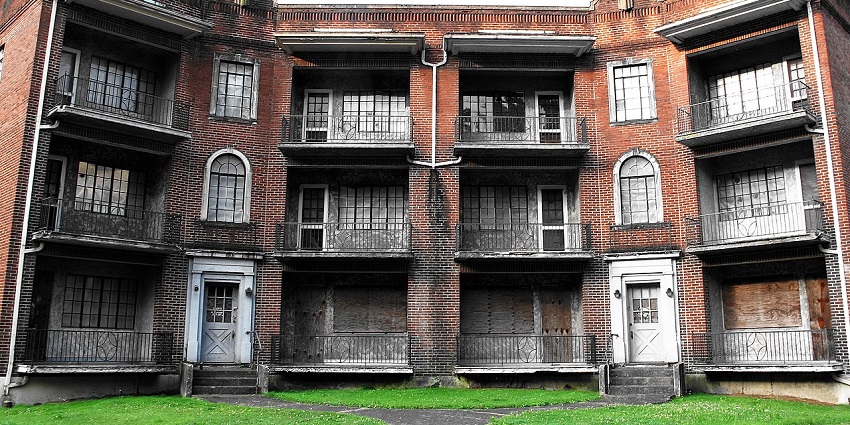 A front view of the famous Pathik Apartment, one of the best haunted places in Gujarat.
