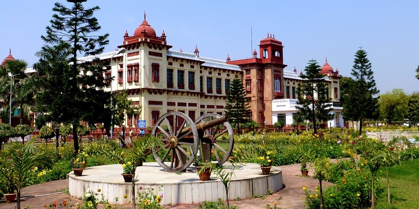 Patna Museum is one of the best attractions to explore near the thrilling site.