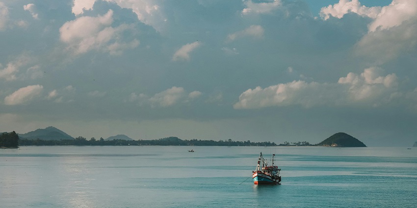 A scenic view of Patratu Lake with Patratu Dam at the far left in Ramgarh, Jharkhand.
