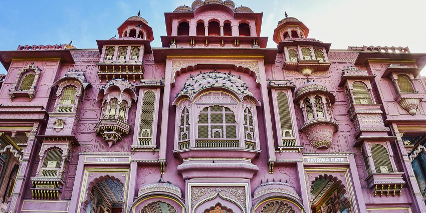 Patrika Gate, one of the best places to visit in Mansarovar Jaipur features vibrant designs