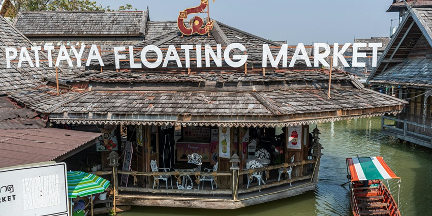 A view of Pattaya Floating Market, a top spot to relish Pattaya nightlife for couples.
