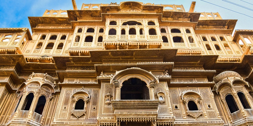A picture of a traditional haveli that hosts one of the best New Year events in Jaisalmer