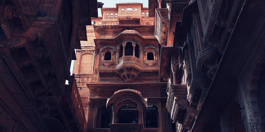 The architecture of Patwon ki Haveli, a famous place near Jaisalmer Fort Palace Museum.