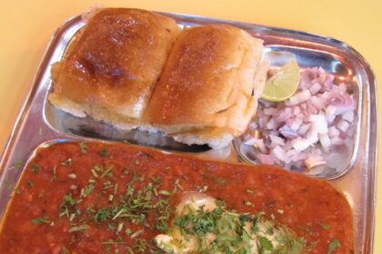 Mouth-watering pao bhaji, served with onions and lemon, one of the best foods in Jamnagar