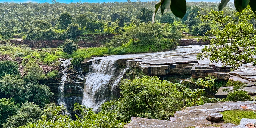 Pawai Waterfall is at a little bit of a distance from Sеmarsot Wildlifе Sanctuary.