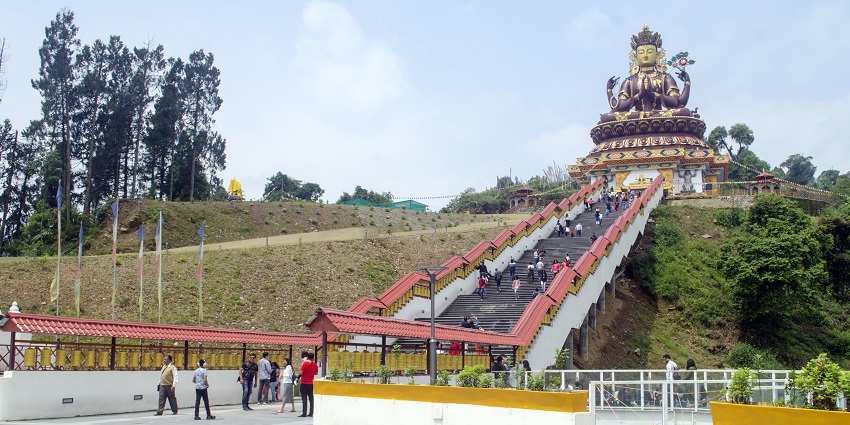 Pasnaromic image of the beautiful pelling sky walk and statue of Muni Buddha
Viewers of this file can see comments and suggestions