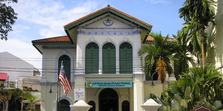 Exterior of Islamic Museum Penang, featuring stunning Islamic art and architecture.