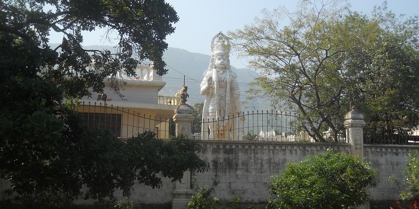 Spiritual Sri Matrudevi Viswasanthi Asramam in Andhra Pradesh, surrounded by natural beauty and tranquility.