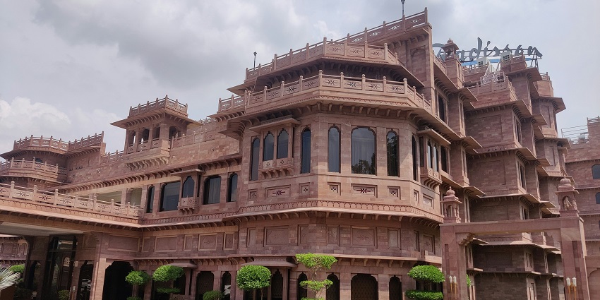 Ornate Haveli in Phalodi, Rajasthan, one of the popular places to visit near Bikaner.