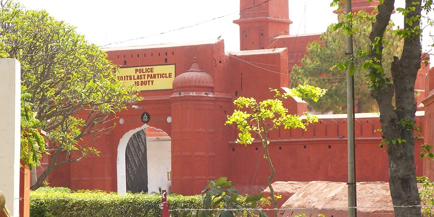 A picture of a famous historical building in Punjab showcasing its lush gardens