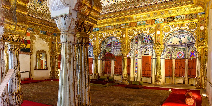 Phool Mahal in Mehrangarh Fort, featuring exquisite gold decor and intricate architecture.