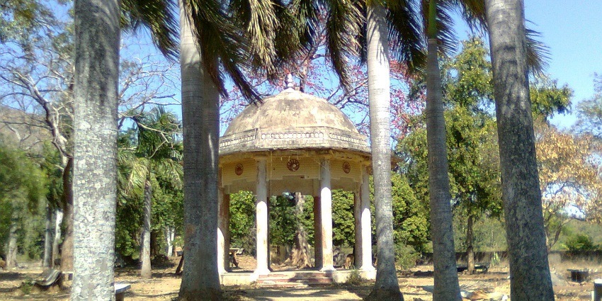 A grand capture at the lake park from where you can capture Topchanchi Wildlife Sanctuary photos