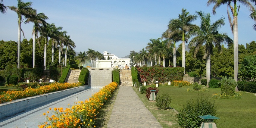 A view of the verdant Pinjore Gardens, one of the famous places to visit in Chandigarh.