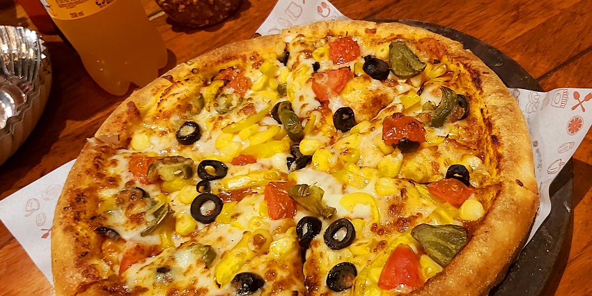 Pizza Pakwan is the dish with poha, and dal on crispy bread.