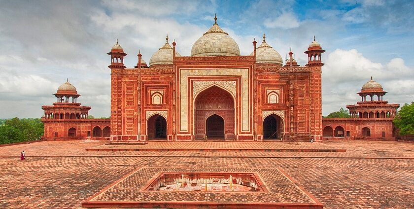 Humayun’s Tomb is one of the major tourist attractions in Delhi that you can visit on Sunday