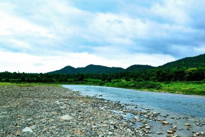 A glimpse of rocky terrains, lush green vegetation, and serene waters of Maharastra.