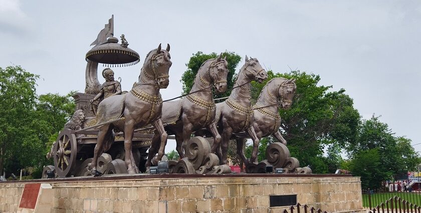 Image of Horse chariot Statue of Krishna and Arjuna During Mahabharata war - Places to visit in Kurukshetra