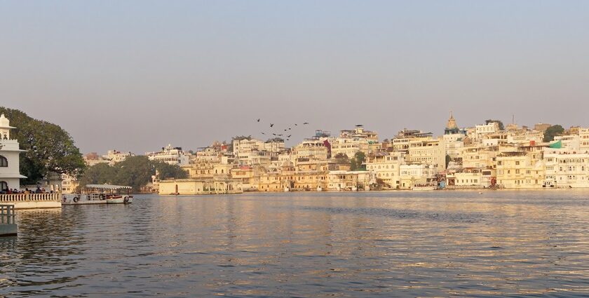 A stunning sunset view over Lake Pichola with serene waters and historic buildings, one of the best places to visit in Udaipur in October.