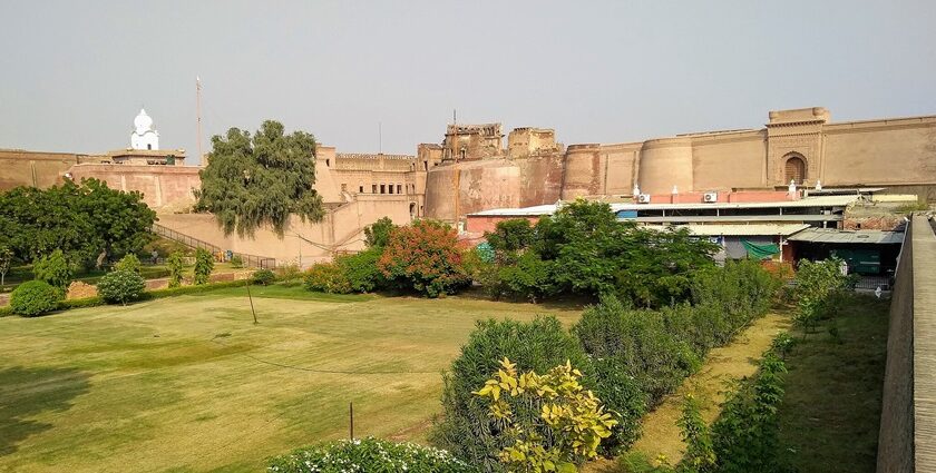 Scenic view of Qila Mubarak Gurudwara Sahib, one of the most peaceful places to visit near Bathinda.