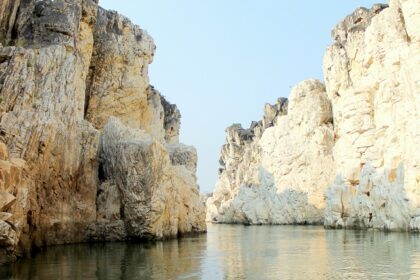 Marble Gorge on the River Narmada, one of the best places to visit near Jabalpur.