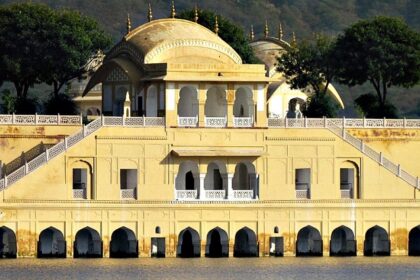 mage of Jal Mahal, the Water Palace, one of the beautiful places to visit near Jaipur in August