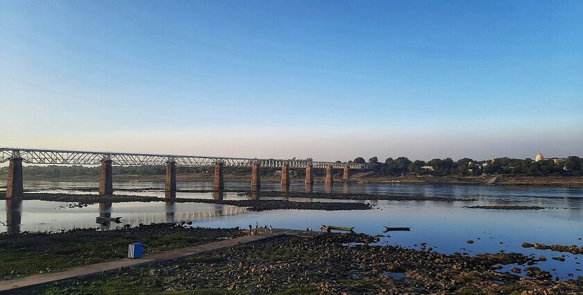 An image of a scenic view of a temple which is located in Ujjain, Madhya Pradesh.