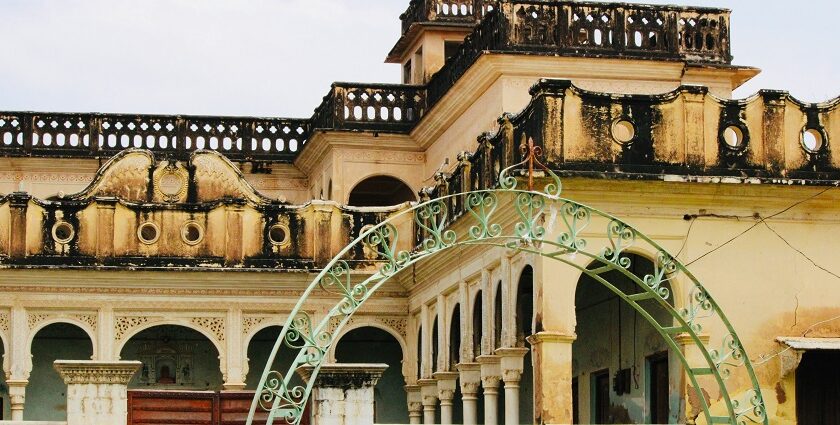 Traditional haveli in Mandawa, one of the best experiences of places to visit in Mandawa.