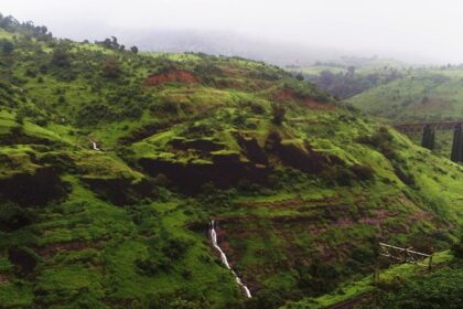 Explore the magical town of Maharashtra for waterfalls, lakes, and lush green hills.