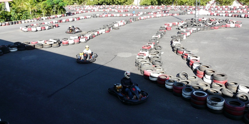 The adventure parks in Mysore offer exciting activities like go-karting for travellers.