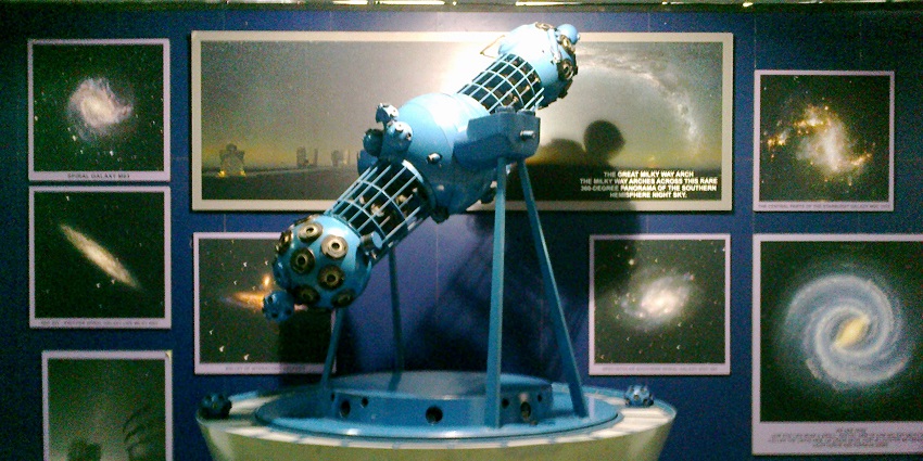 The projector used at the planetarium to discover the universe's marvels.