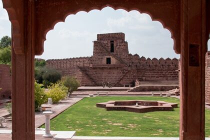 A view of a fort elegantly nestled on the lush green sprawling lands of Rajasthan.