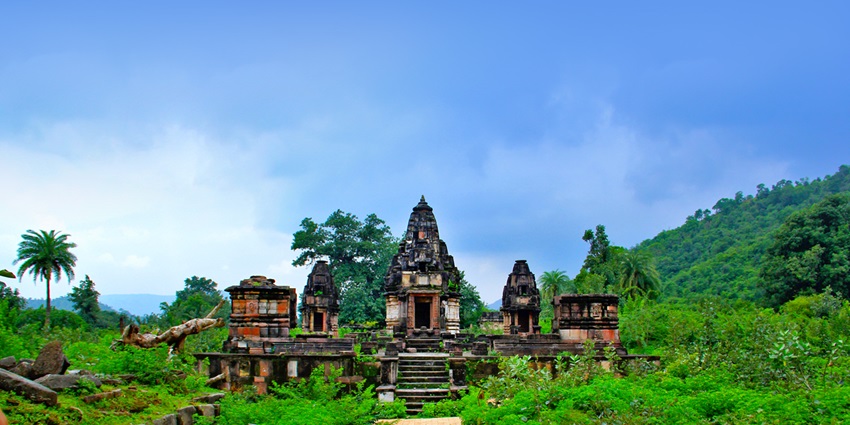 Image of Polo Forest ancient Jain temple surrounded by lush greenery